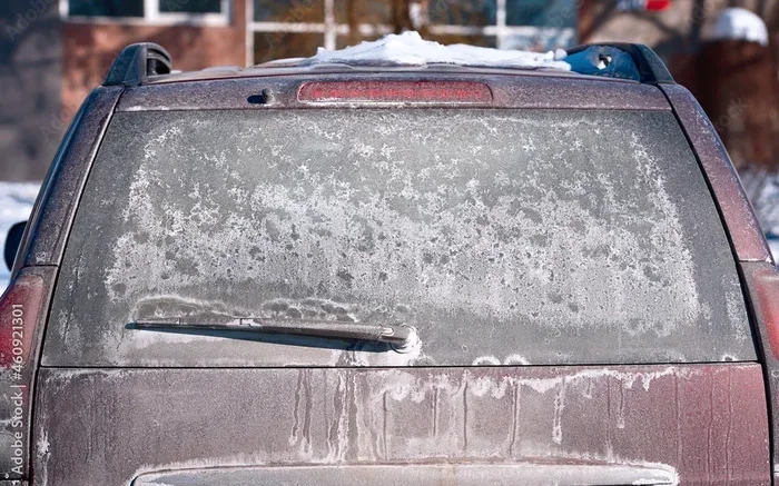 How to Remove Salt Stains From Car Glass Like a Pro