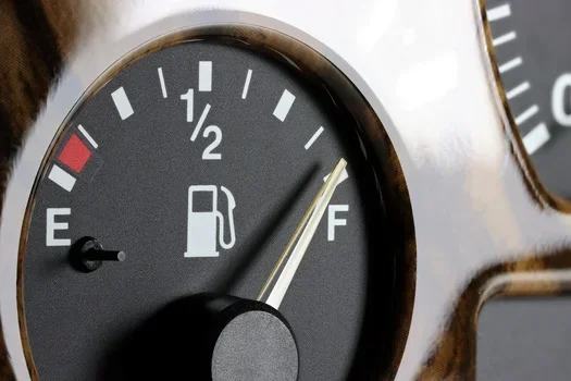How Many Miles Can My Car Go on a Full Tank of Gas